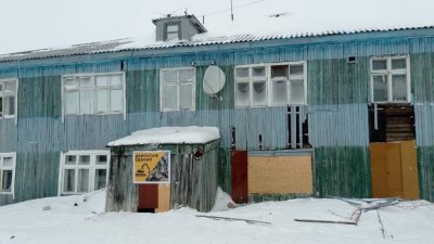 Тазовские чиновники закрыли вход в расселённые дома только после замечания прокуратуры
