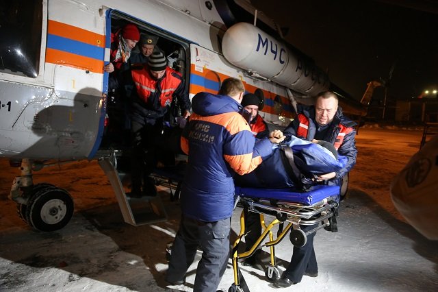 Новый Регион: Спасатели на вертолете доставили в Екатеринбург с перевала Дятлова пострадавшего челябинского туриста (ФОТО)