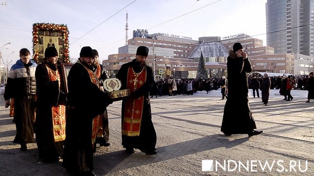 Новый День: Крестный ход с великой святыней прошел в честь дня памяти великомученицы Екатерины (ФОТО, ВИДЕО)