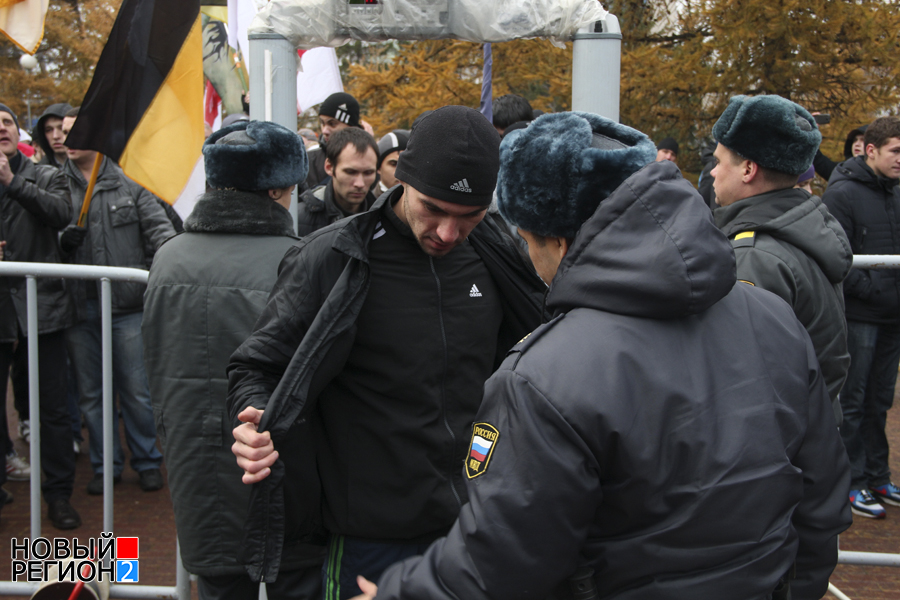В Челябинске прошел Русский марш (ФОТОРЕПОРТАЖ) / При беспрецедентных мерах безопасности