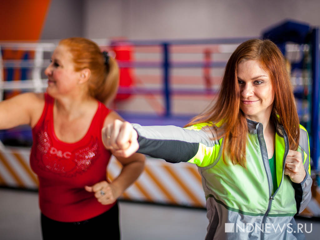 Мам и жен из Екатеринбурга научили боксировать перед конкурсом красоты (ФОТО)