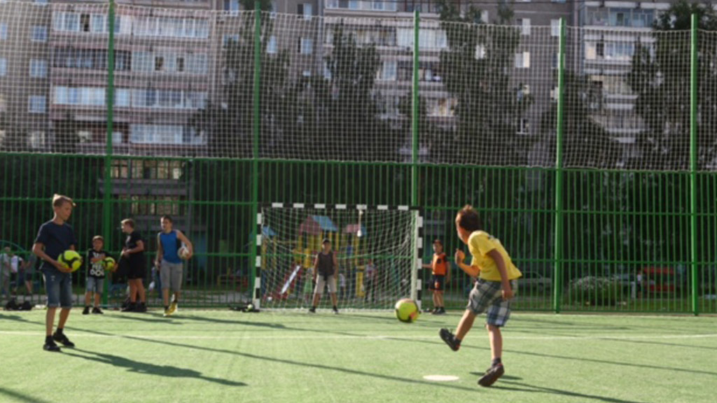 На юго-западе Шипулин и Заводовский открыли новый футбольный корт (ФОТО)