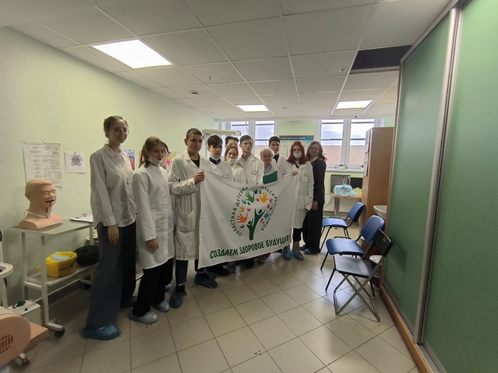 Школьников из Академического отправили в больницу – учиться медицине (ФОТО)