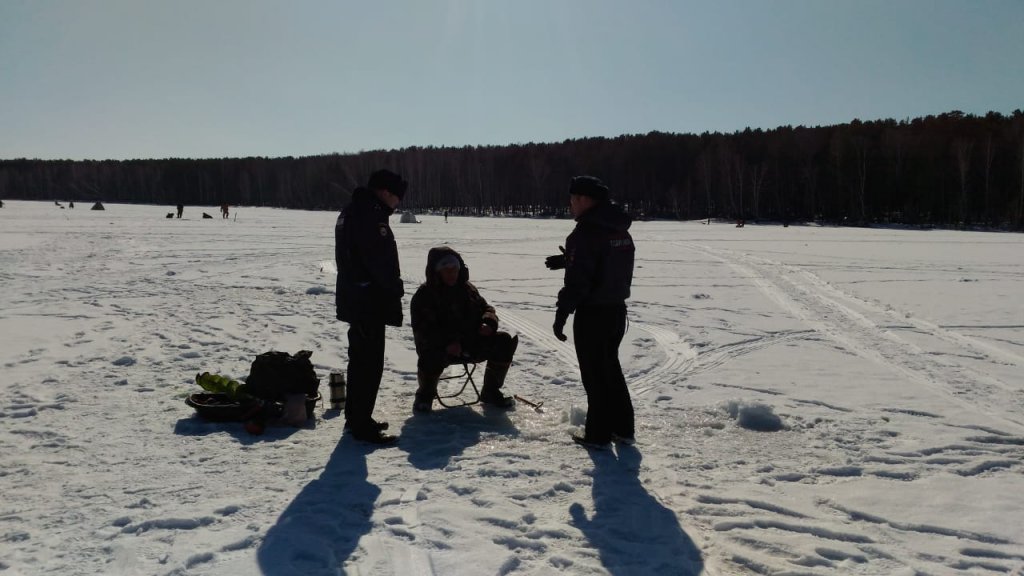 Новый День: Эвакуация рыбаков с льдины завершена: их оказалось не 200, а 350 (ФОТО)