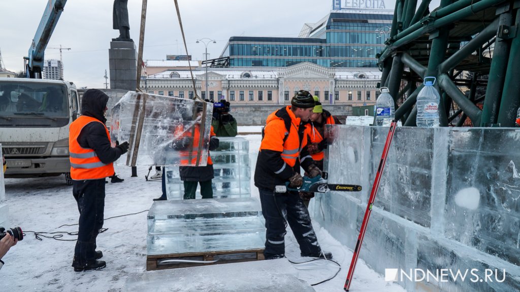 Новый День: В Екатеринбург везут лед для новогоднего городка (ФОТО, ВИДЕО)
