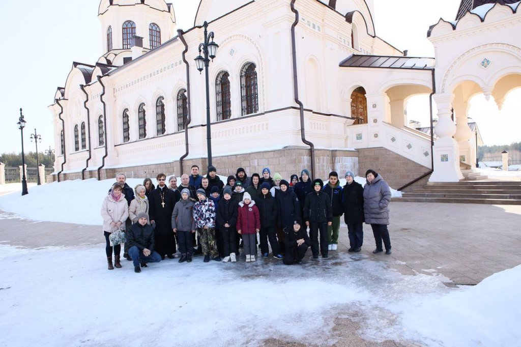 Новый День: Уральские спортсмены встретили пост в старинном храме (ФОТО)