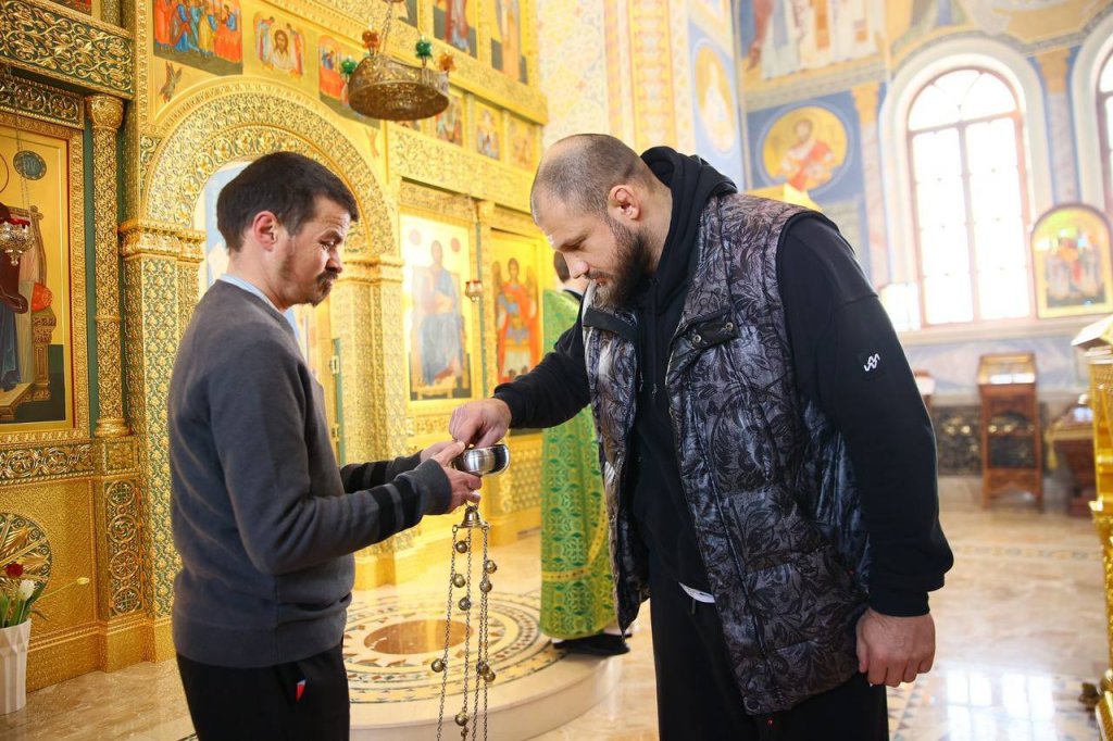 Новый День: Уральские спортсмены встретили пост в старинном храме (ФОТО)
